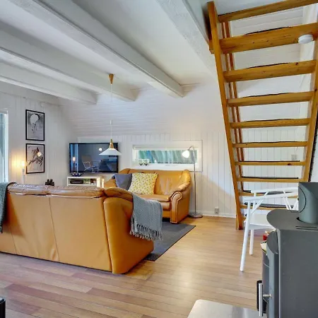 Holiday home Elina - 500m From The Sea In Ne Jutland By Interhome