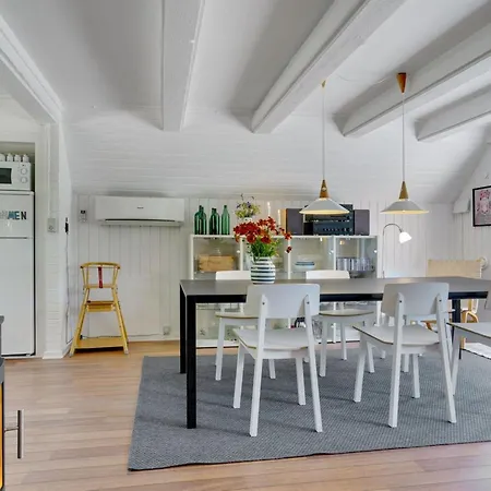 Elina - 500m From The Sea By Interhome Hals